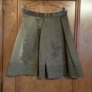 Banana Republic pleated skirt in Olive Green.